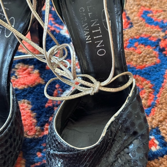 Authentic Valentino Peep Toe Heel - Picture 2 of 7